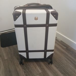 Swiss carry on luggage